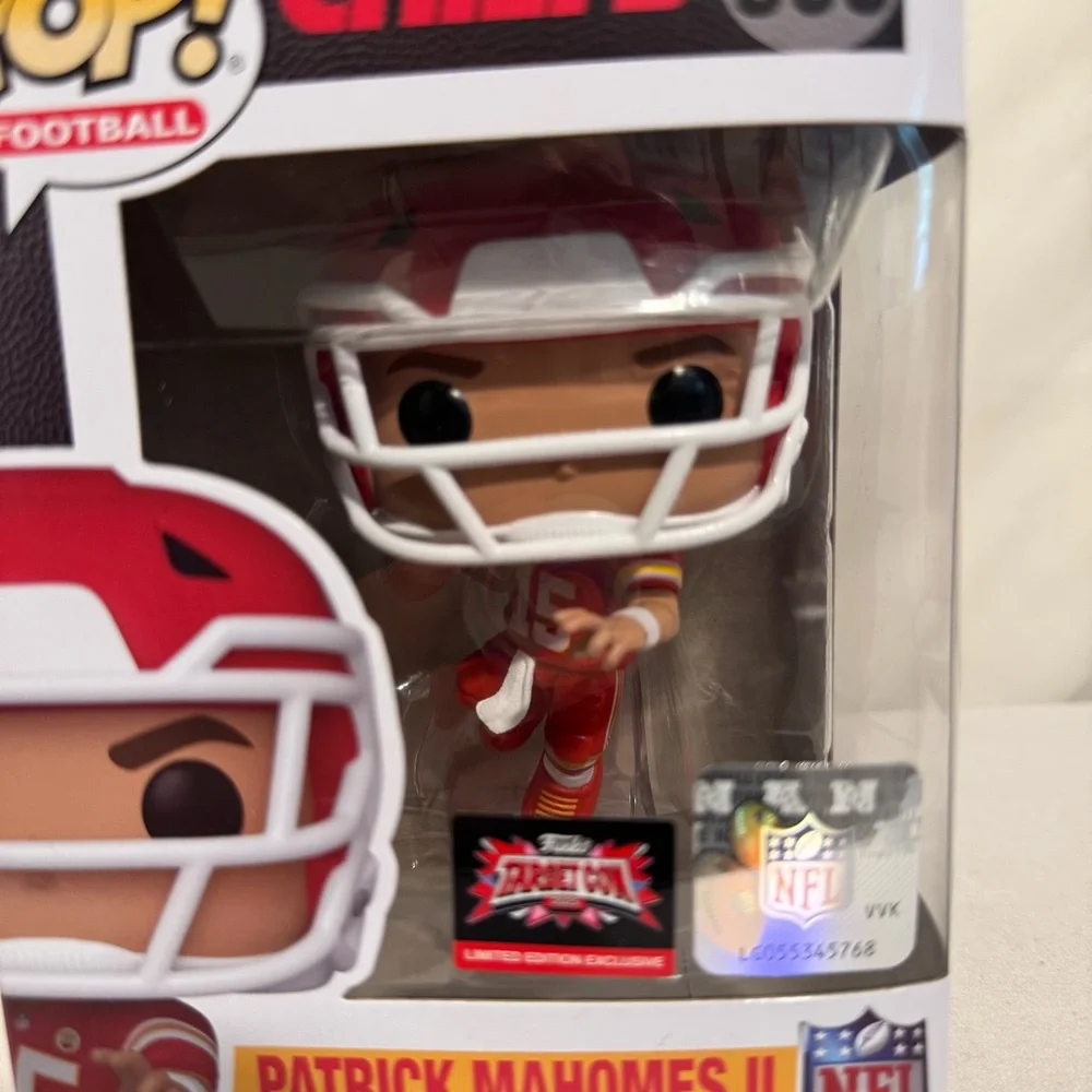 Travis Kelce/Patrick Mahomes (Chiefs)‎ NFL Funko Pop! Combo (2) - Picture 13 of 15